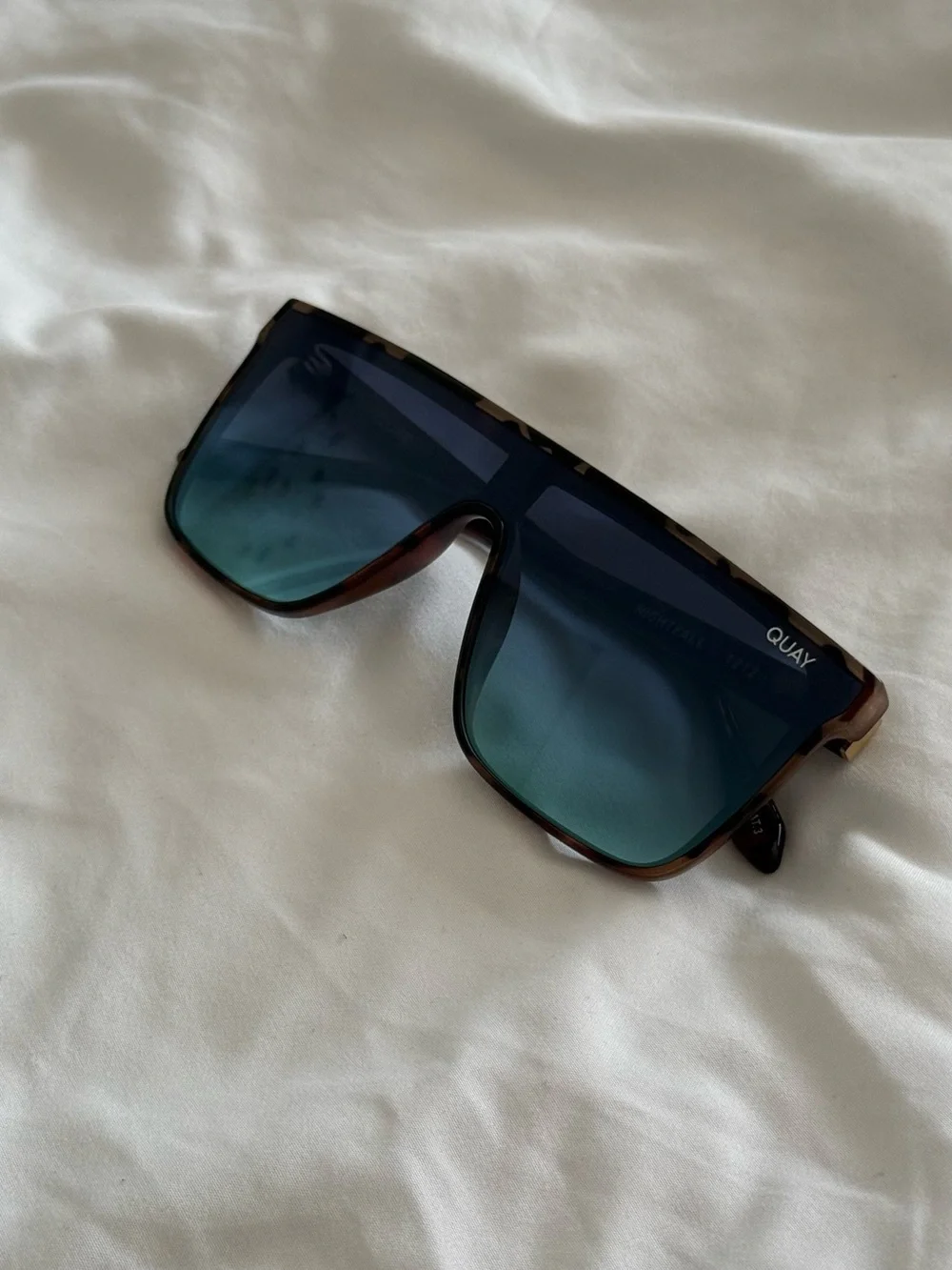 QUAY Nightfall 1212 Oversized Square Shield Sunglasses Tortoise / Blue Lens Rare